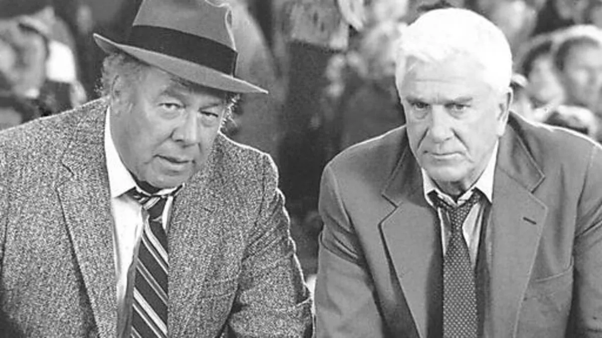 George Kennedy (links) mit seinem Filmpartner Leslie Nielsen