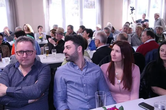 Markus Kern hatte am Sonntag das legendäre „Zangtal Quintett“ zu einem Gastspiel in sein Landcafé in Afling/Bärnbach geladen und die Besucher stürmten das Konzert.