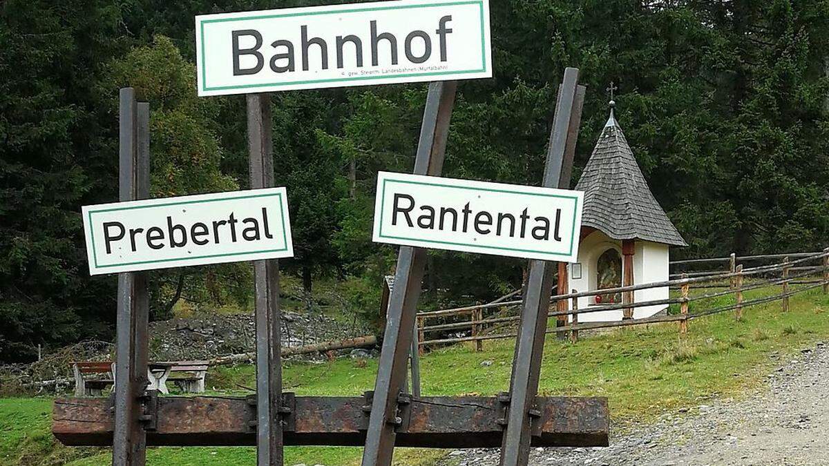 Das Denkmal erinnert ab sofort an die Legende