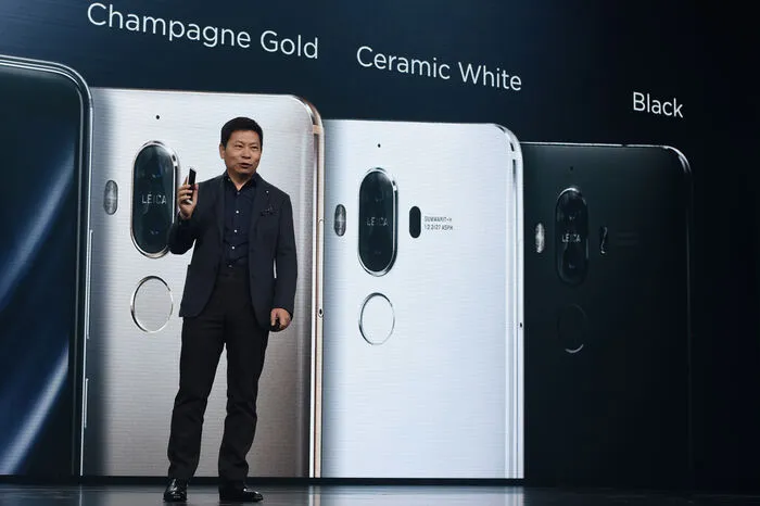 Neben Porsche setzt Huawei auch auf eine Kooperation mit Leica. Wie beim P9 ist die Zusammenarbeit naturgemäß auf die Entwicklung des Dual-Kamera-Systems fokussiert.