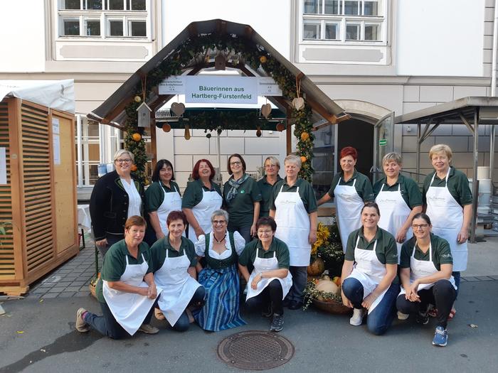 15 Bäuerinnen aus dem Berzik waren beim Kulinarikfest vertreten 15 Bäuerinnen aus dem Berzik waren beim Kulinarikfest vertreten