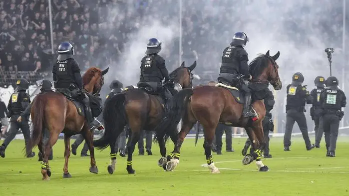 Massive Ausschreitungen überschatteten das Spiel in Mannheim