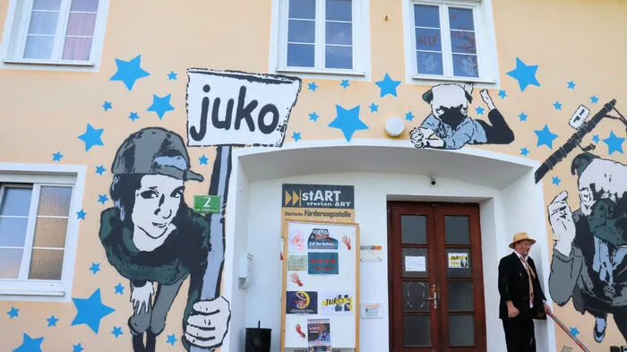 Im Julo Köflach nistete sich vor Halloween ein gewisser "Herr Doktor" ein und sorgte für Rätselspaß.