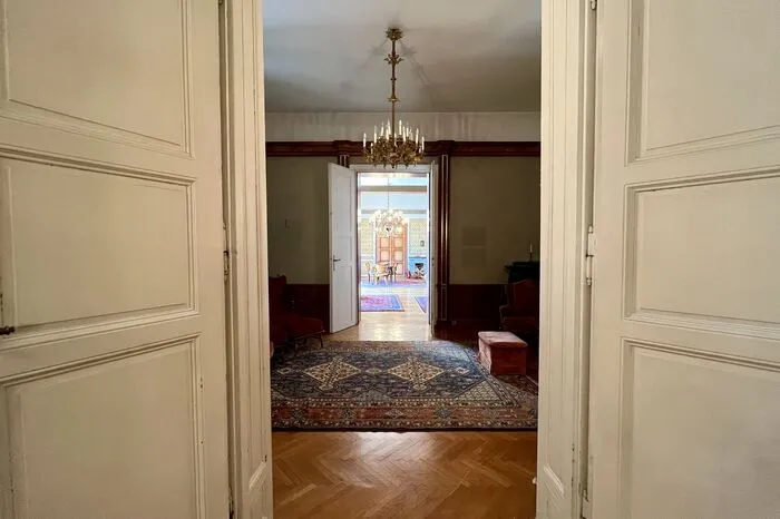 1100 Quadratmeter Wohnfläche: Sollte einmal der Haussegen schief hängen, kann man sich in diesem Schloss gut aus dem Weg gehen. 