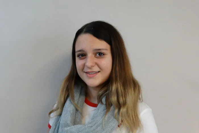 Ich möchte Frisörin werden, weil ich gerne mit Menschen zusammen bin und es für mich leicht ist, mit den Leuten zu reden. Außer mache ich gerne Frisuren.