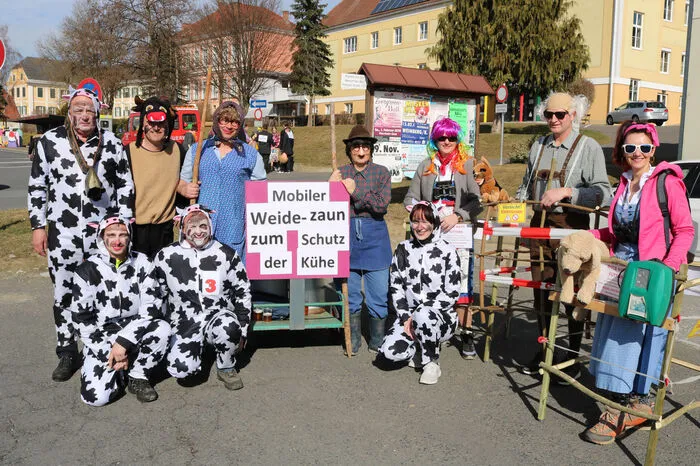 Originell waren auch die Ideen der Gruppen. Die Gemeindearbeiter aus Gnas schützten unter anderem die Wanderer mit einem Weidezaun und ließen die Kühe frei laufen.