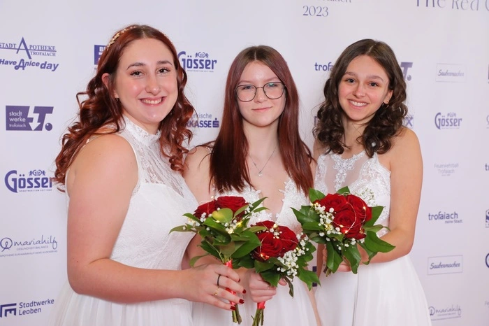 Eine schwungvolle Polonaise der Feuerwehrkameraden mit ihren Begleiterinnen, unter der Choreografie der Tanzschule Glauninger aus Leoben, setzte den glanzvollen Auftakt in der dekorierten Mehrzweckhalle.