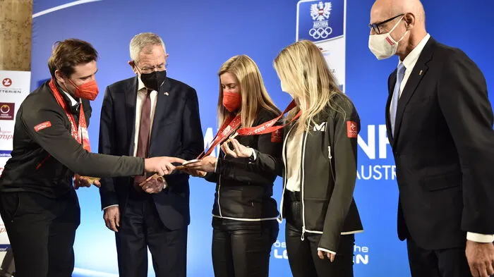Bundespräsident Alexander Van der Bellen und ÖOC-Präsident Karl Stoss zeigten sich beeindruckt von den Erfolgen der Athletinnen und Athleten.