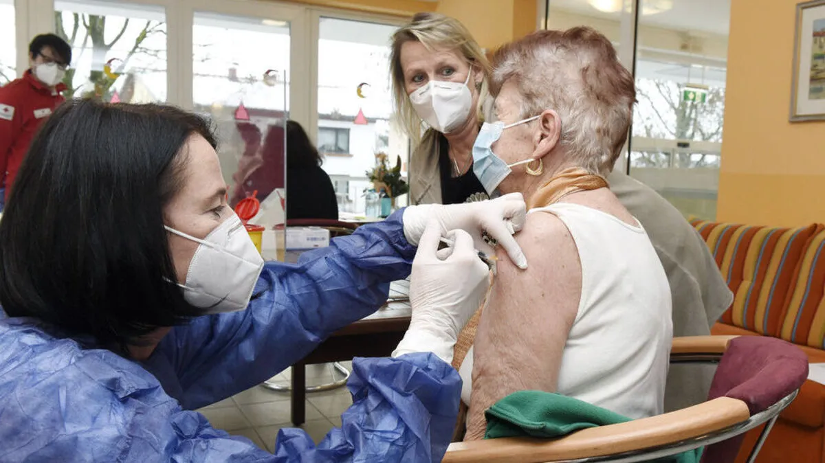 Diese Frau wurde Anfang Jänner geimpft - und braucht wohl bald eine Auffrischung