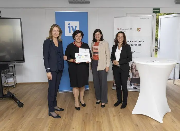 Claudia Mischensky (IV Kärnten), Gertrude Seher, Franziska Kavalirek (VS Schiefling), Bildungsdirektorin Isabella Penz