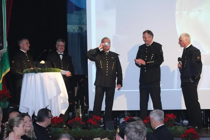 Die beiden Geschäftsführer der VA Erzberg, Josef Pappenreiter und Christian Treml, sowie Betriebsratsvorsitzender Herwig Platz konnten viele Ehrengäste begrüßen.