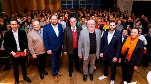Kleine-Redakteur Robert Lenhard diskutierte mit den Spitzenkandidaten Andreas Url (FPÖ), Christoph Grassmugg (ÖVP), Helmut Walch (SPÖ), Werner Kammel (Grüne), Andreas Friessnegg-Fahrngruber (Neos) und Rosemarie Schauer (Projekt Wildon)