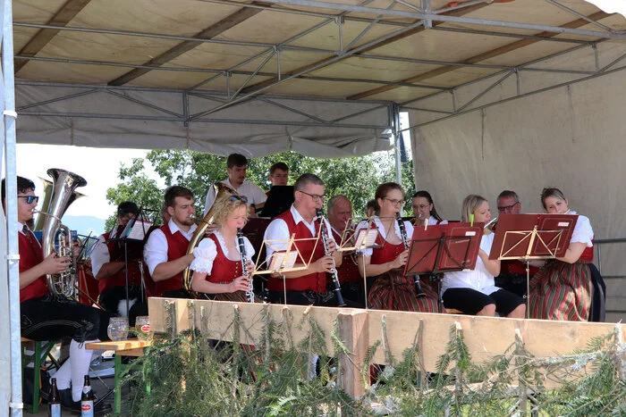 Musikalisch umrahmte die „Trachtenkapelle Sirnitz“ unter ihrem Kapellmeister Marcel Gsrnitschnig den Frühschoppen.