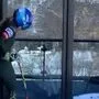 Mikaela Shiffrin fährt auf dem Balkon Ski