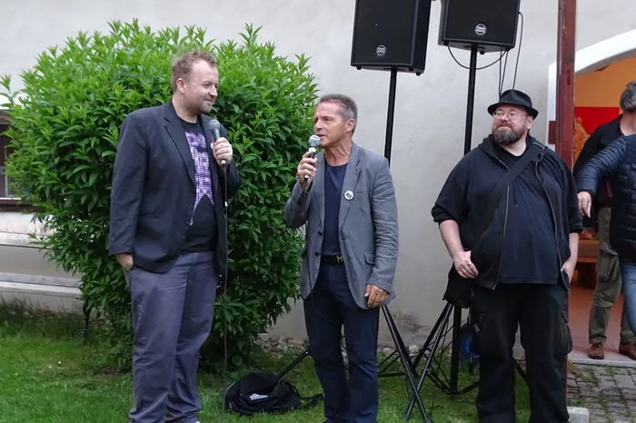 Nach der Eröffnung durch die Organisatoren Georg und Roland Gratzer und Günther Friesinger startete das Festival mit der Vernissage der italienischen Künstlerin.