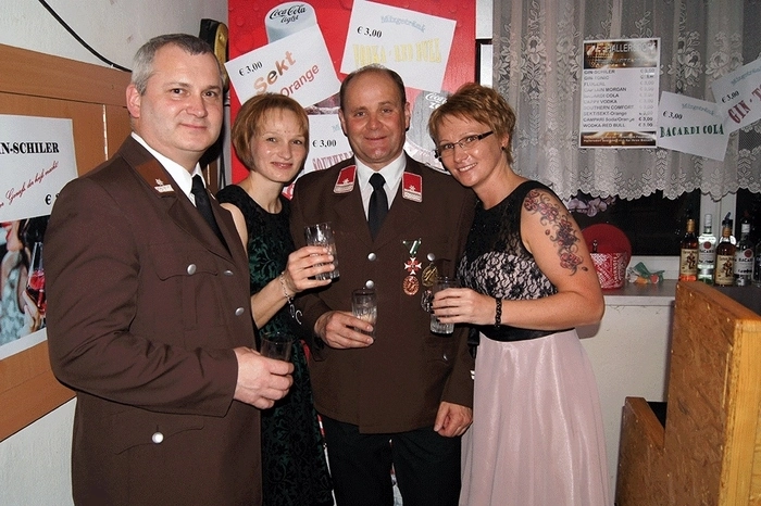 Klicken Sie sich durch die Fotos der Ballnacht!