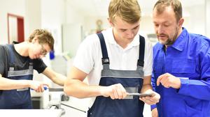 Jugendliche tun sich oft schwer, die richtige Berufsentscheidung zu treffen Jugendliche tun sich oft schwer, die richtige Berufsentscheidung zu treffen