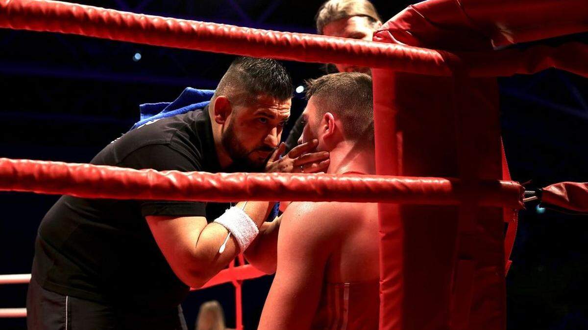 Bundestrainer Daniel Nader (am Foto links) gibt mit dem Talentezentrum-Süd Kärnten eine Chance	