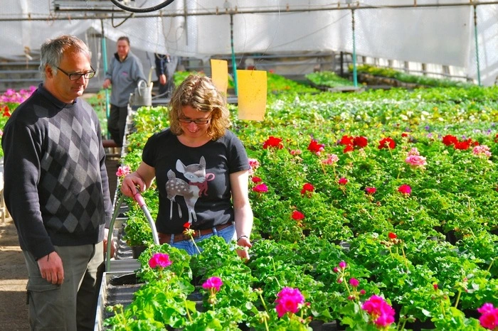 Die Kinder hörten über die Bedeutung der Pflanzerde, durften selber Topfpflanzen setzen und Blumen fachgerecht gießen. Die Schüler zeigten großes Interesse für die ökologischen Zusammenhänge.