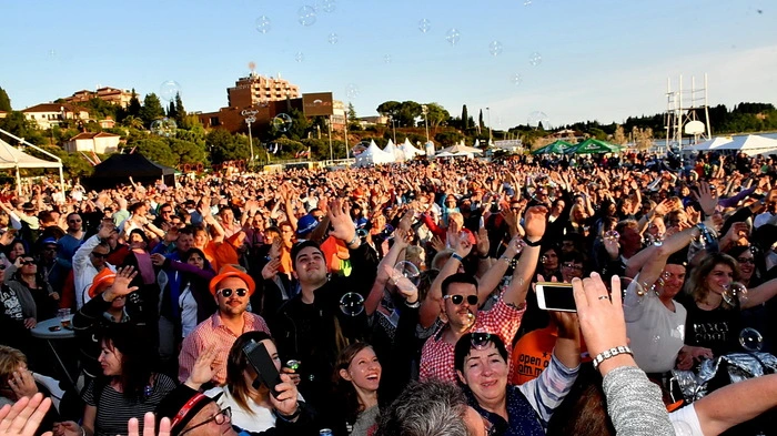 Wie jedes Jahr machte sich "Schuch Reisen" aus Ilz mit einer Flotte von 50 Bussen mit ca 3500 Schlagerfans auf den Weg in den sonnigen Süden zum Open Air am Meer - diesmal in Portoroz.