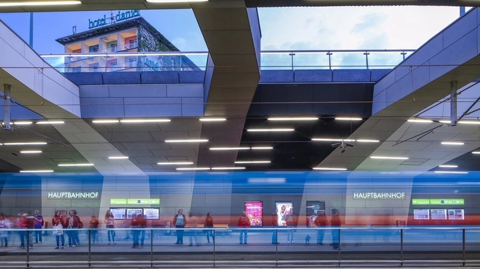 In einem neuen Prachtband sammelt die Stadt Graz aus ihrer Positivbeispiele zur Grazer Baukultur, etwa die Nahverkehrsdrehscheibe beim Hauptbahnhof (geplant von Zechner &amp; Zechner ZT Gmbh) ...