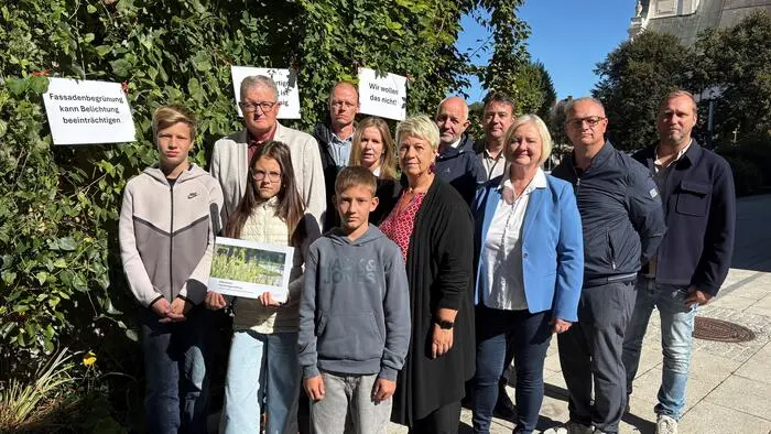 Die Marktgemeinde Wies will für die grüne Beschattung der Schule kämpfen