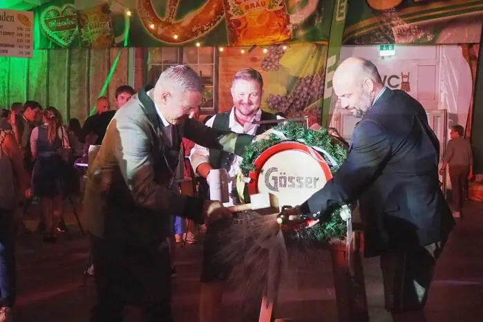 Das Leobener Wiesenfest wurde wieder am Donnerstag mit dem traditionellen Bieranstich feierlich eröffnet – durchgeführt vom steirischen Landeshauptmann Mario Kunasek.