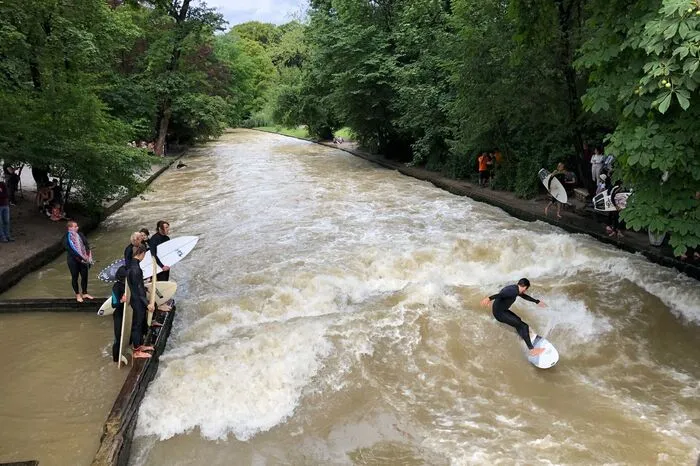 Ein Line-Up ist am Eisbach überflüssig