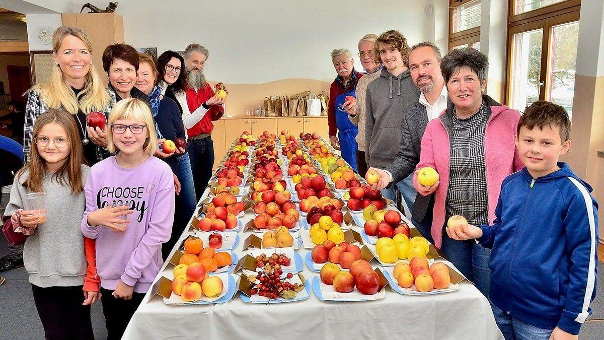 Apfelschau in der Volksschule Kirchbach 