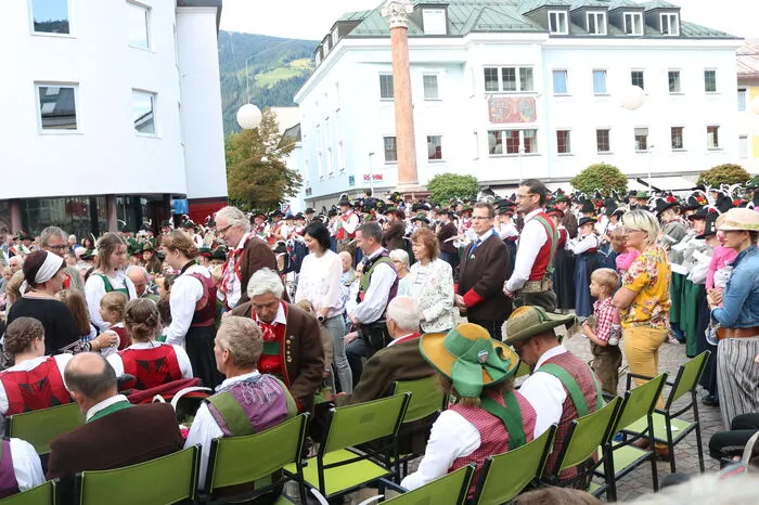 Der Festgottesdienst fand am Johannesplatz statt...