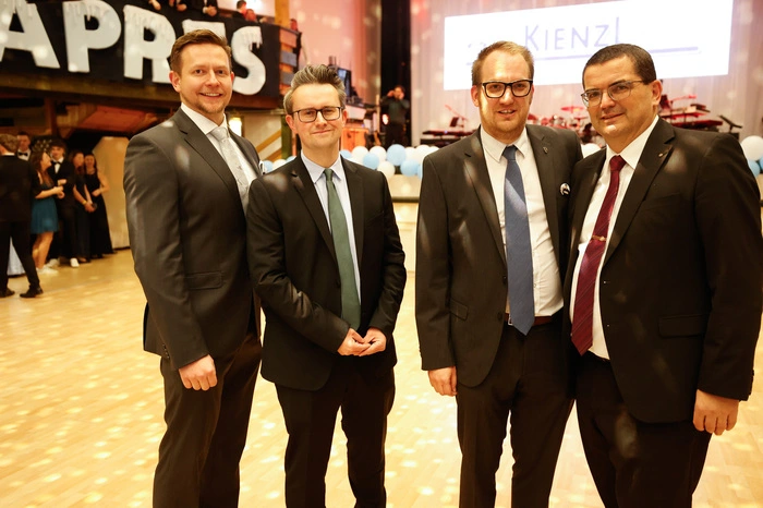 Nach den Eröffnungsworten von Ballobmann Luca Doupona und Direktor Arno Martetschläger sorgten verschiedene Musikacts für beste Stimmung.