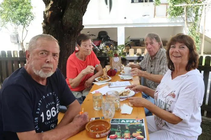 Kulinarisch versorgte die Cateringfirma Feiertag. Säfte, Frizzante und Getränke kamen vom Biobauernhof Schloffer selbst.