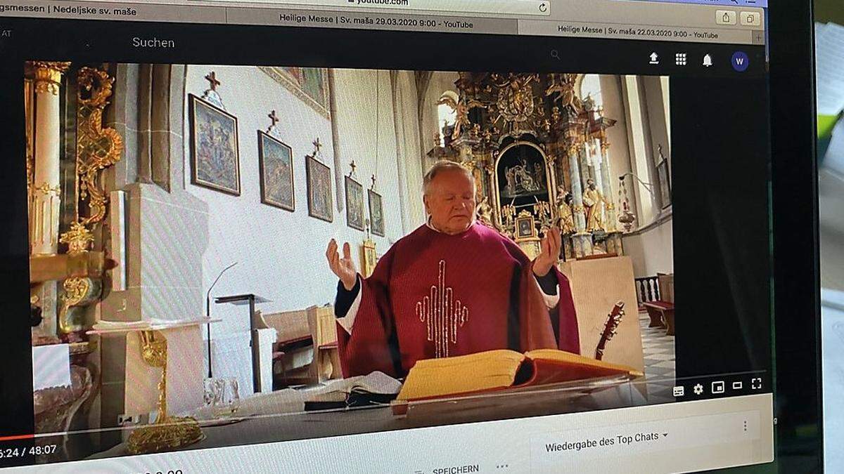 Pfarrprovisor Janez Tratar aus Eberndorf lässt seine Schäfchen per Internet die Gottesdienste mitfeiern