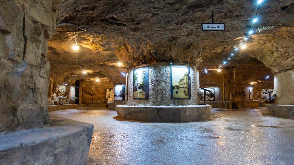 Unter dem Kastell von Pula laufen die Gänge zusammen 