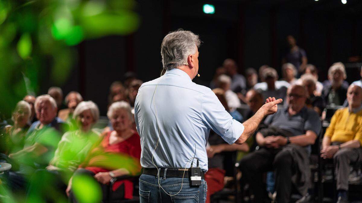 Werner Kogler will im Rahmen der &quot;Dialog-Tour&quot; in ganz Österreich Zuversicht vermittleln