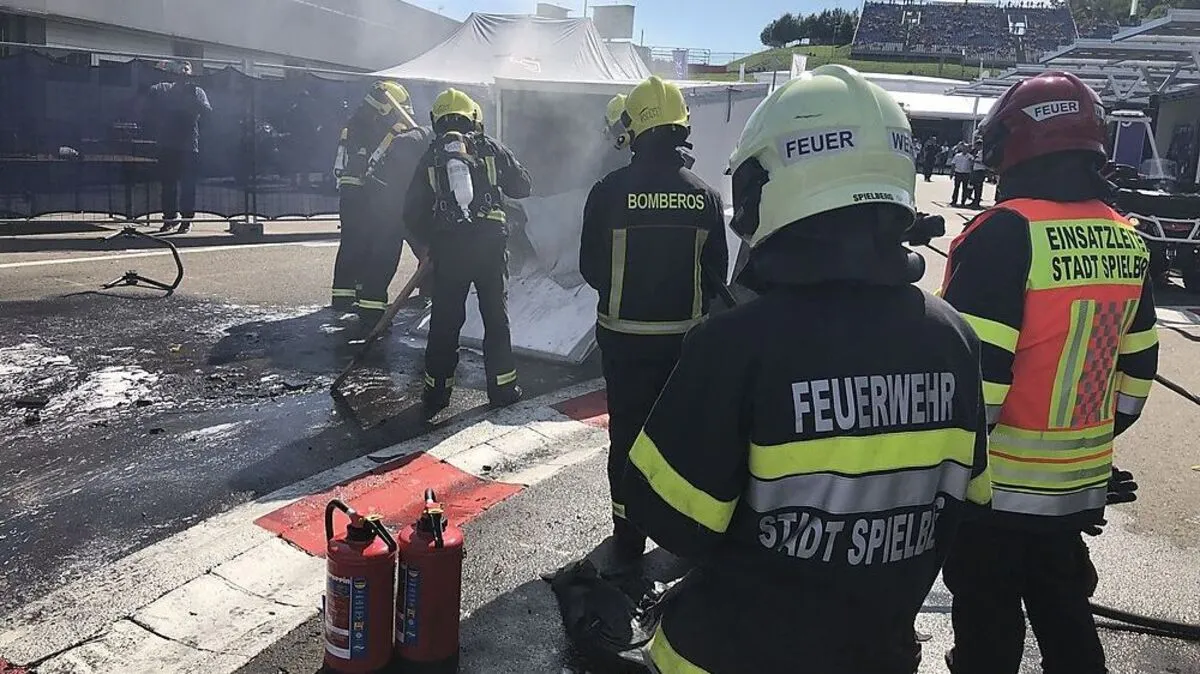 Ein E-Motorrad ging während des Rennwochenendes am Red-Bull-Ring in Flammen auf. Auch Feuerwehrmänner aus der Region waren gefordert