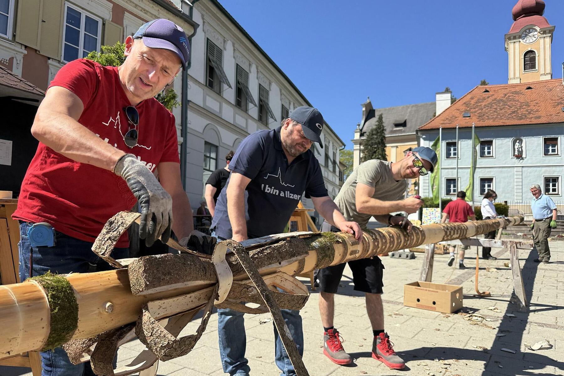 Musikverein Ilz lud zum Maibaum-Aufstellen am Hauptplatz 2026