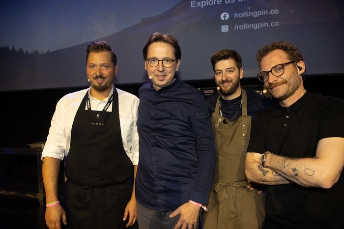 Das Steirereck-Team rund um Ausnahmekoch Heinz Reitbauer mit dem extra aus Hamburg angereisten Moderator Sebastian Merget