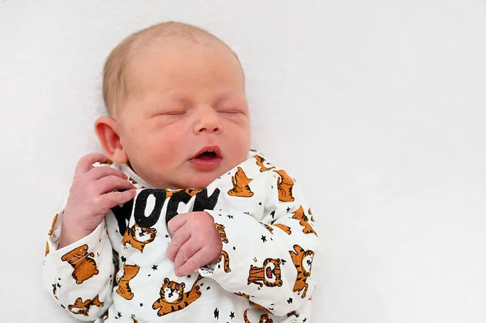 Ganz entspannt verschlief Melissa ihren ersten Fototermin. Geboren wurde das entzückende Mädchen (3220 g, 50 cm) am 9. Februar um 2.11 Uhr . Melissa ist der ganze Stolz von Mama Natalie und Papa Michael Steiner aus der Landeshauptstadt Klagenfurt.