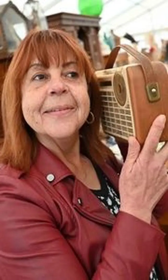 Monika Gärtner hat das kleinen Kofferradio als Deko-Stück gefunden