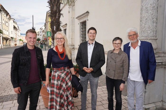 Ferdinand und Ursula Raunegger, Kulturstadtrat Lukas Gradnitzer, Buchhändlerin Barbara Kreiner und der Klagenfurter Unfallchirurg Udo Reichmann