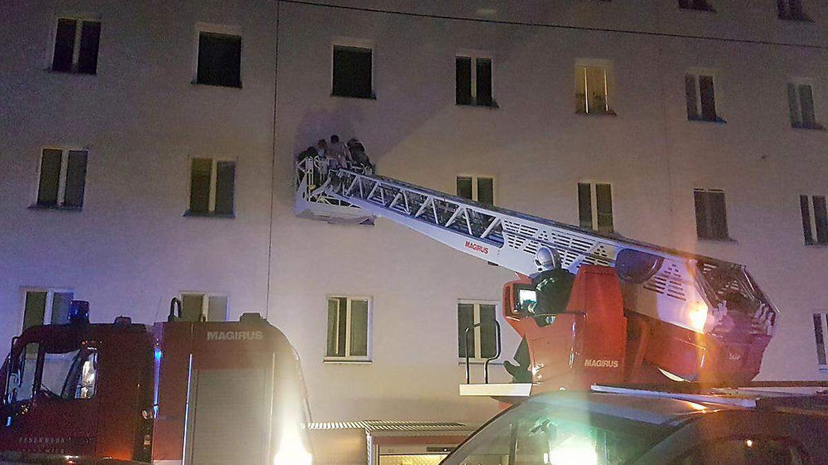 SECHS VERLETZTE NACH KELLERBRAND IN WOHNHAUSANLAGE IN WIEN-DONAUSTADT