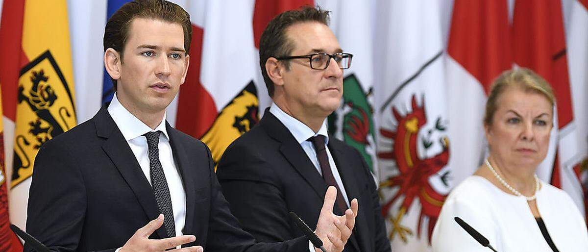 Regierung in Mauerbach: Kurz, Strache und Ministerin Hartinger-Klein