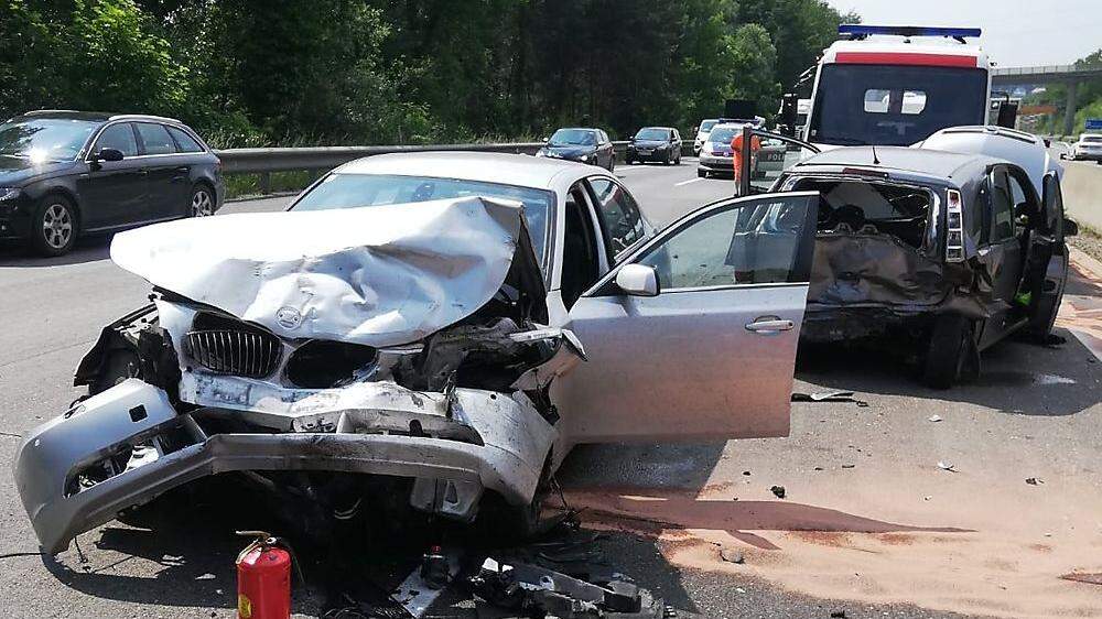 Drei Verletzte bei Unfall auf der Südautobahn