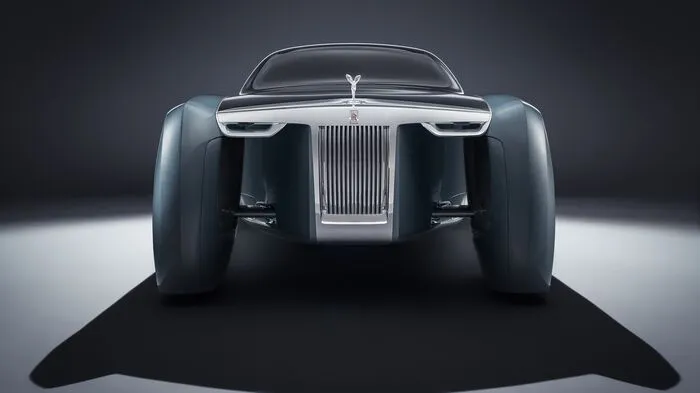Schon heute sind Kunden bei der individuellen Ausstattung eines Rolls-Royce sind dabei kaum Grenzen gesetzt. Die Zukunft wird dem Kunden noch weitreichendere Möglichkeiten bieten, den eigenen Rolls-Royce zu einem echten Unikat zu gestalten. Das verspricht zumindest das neueste Showcar der britischen Nobelmarke.