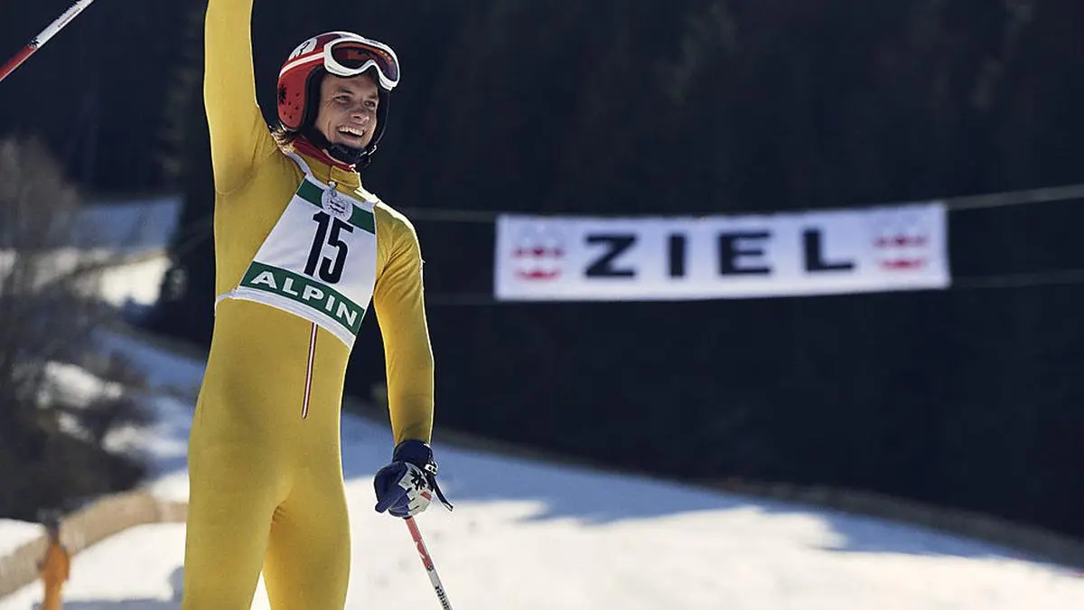 Franz Klammer (verkörpert von Julian Waldner) holte 1976 Abfahrtsgold am Patscherkofel