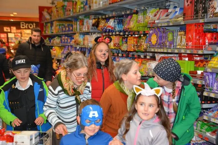 Viele lustige Spiele, Maskenprämierung, Krapfen, viel gute Laune und Unterhaltung wurde nicht nur den Kindern sondern auch Eltern, Großeltern und Freunden bereitet.