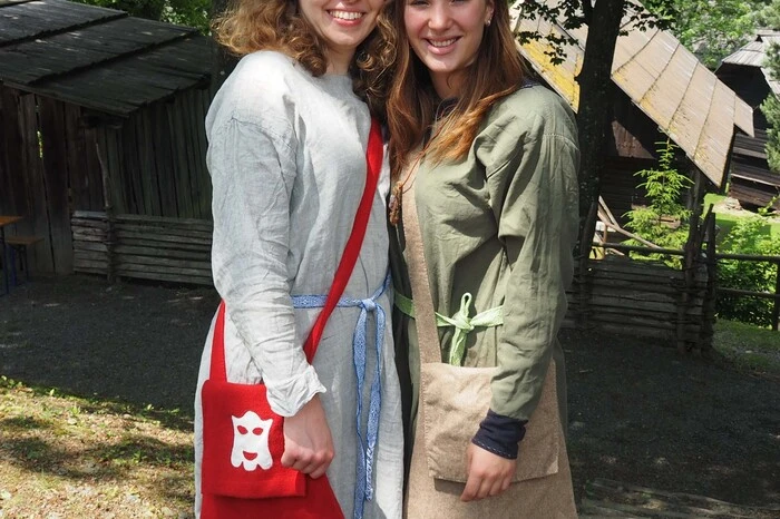 Bitte klicken Sie sich durch die Bilder. . .