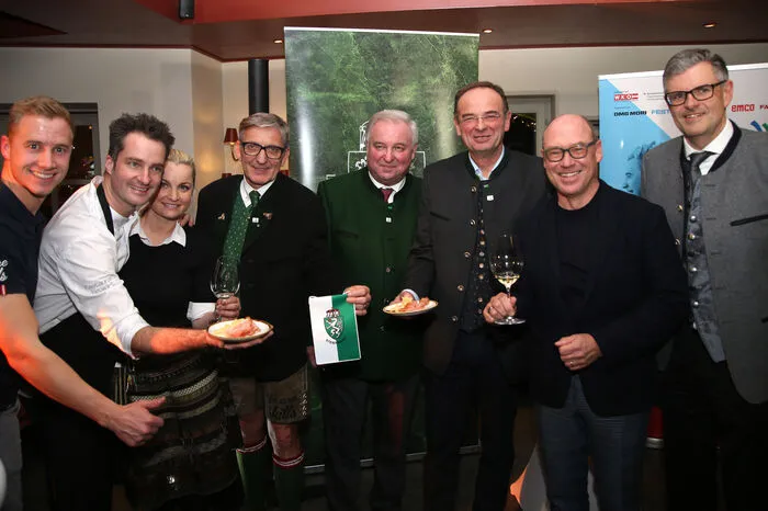 Im "Schwarzen Adler" wurde für die Gäste aufgekocht