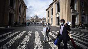 Italiens momentaner Erfolg in der Coronakrise liegt an den Italienern selbst: Wie hier in Rom tragen die Menschen Masken und halten Abstand